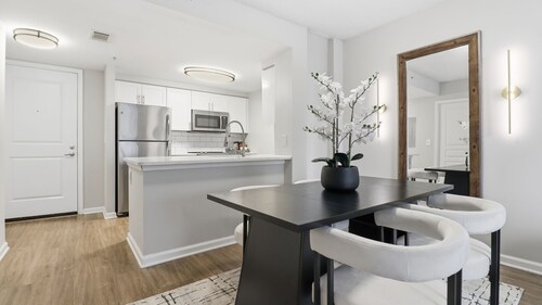 North Bethesda - Luxe Apartment