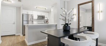 North Bethesda - Luxe Apartment