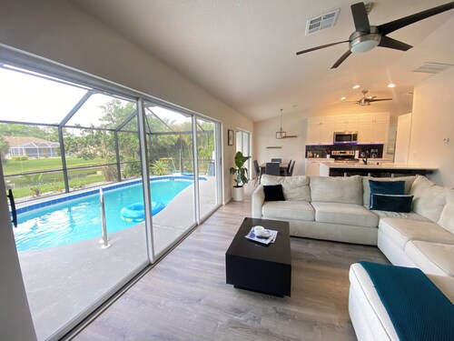 Fabulous 3 BR/ 3 BA canal house with heated pool in Rotonda West