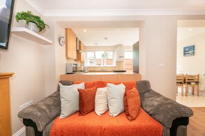 TV - Spacious 3BR House, Garden & Parking -Mins to Tube - Pass the Keys (London)