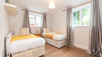 Iron/ironing board, free WiFi, bed sheets