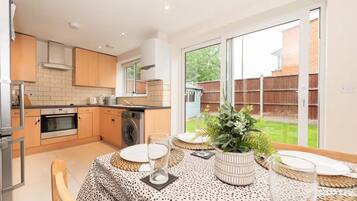 Fridge, microwave, oven, coffee/tea maker