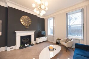 TV - Stunning Modern Marylebone Flat, near to Hyde Park - Pass the Keys (London)