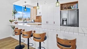 Coffee/tea maker, fridge, microwave, oven - Amazing Beachfront Escape (Miami)