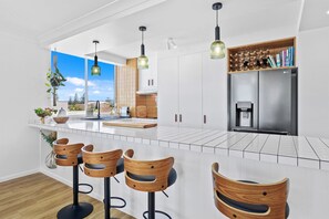 Fridge, microwave, oven, stovetop - Amazing Beachfront Escape (Miami)