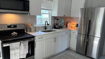 Mikroaaltouuni, uuni, liesi, astianpesukone