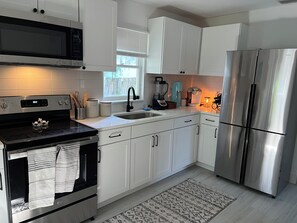 Mikroaaltouuni, uuni, liesi, astianpesukone