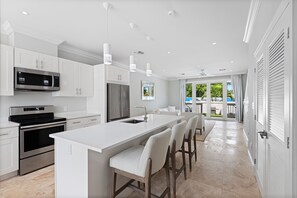 Fridge, microwave, stovetop, dishwasher - Spacious 4-bedroom townhome in peaceful Palm Cay, New Providenc, Nassau. (New Providence)