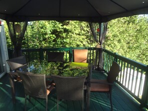 Outdoor dining - The ideal place to disconnect from everyday life, calm and zen, it's all here! (Chertsey)