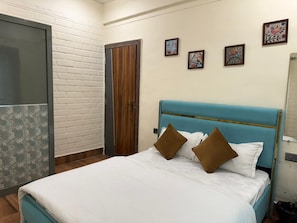 Deluxe Double Room | Desk, free WiFi