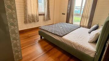 Deluxe-Apartment, 2 Schlafzimmer | Hochwertige Bettwaren, Schreibtisch, kostenloses WLAN, Bettwäsche