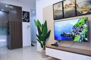 Presidential Suite, 2 Bedrooms, Club lounge access, City View | Living area | 65-inch Smart TV with cable channels, fireplace, Netflix