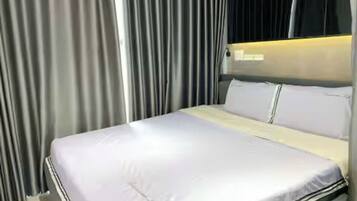 Grand Suite, 1 Bedroom, Club lounge access, City View | Egyptian cotton sheets, premium bedding, down duvets