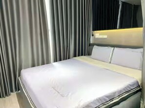 Grand Suite, 1 Bedroom, Club lounge access, City View | Egyptian cotton sheets, premium bedding, down duvets