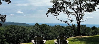 New Iron Mt. Forge Cabin! Spectacular Views! Fire Pit!