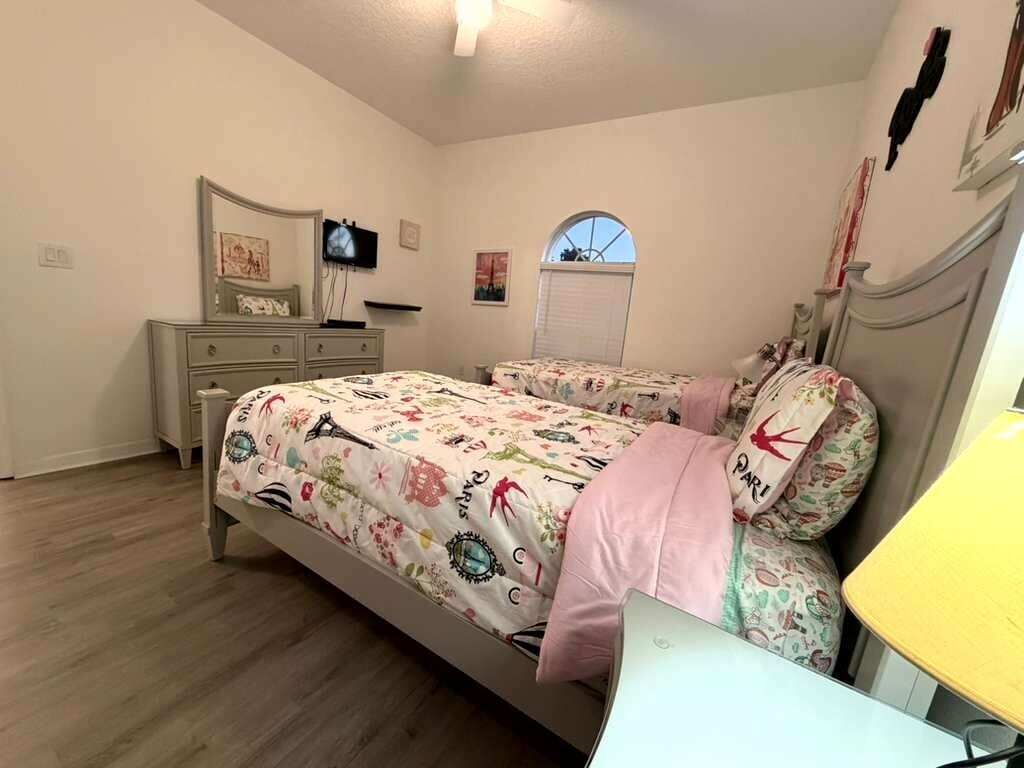 5 habitaciones, tabla de planchar con plancha, cuna de viaje y wifi 