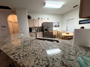 Fridge, microwave, oven, stovetop - Pool •Spa •Game Rm •10 min Disney-Fun Disney Oasis (Kissimmee)