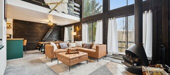 3-bedroom chalet in Hidden Valley Resort, slope views free shuttle to lodge