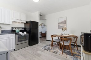 Private kitchen - Minutes from beach! Charming 2-bedroom home (Norfolk)