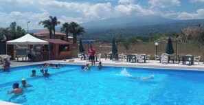 Outdoor pool - The Star of the South - Holiday Home. Apartment at the foot of Etna (Mascali)