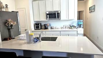 Microondas y lavavajillas