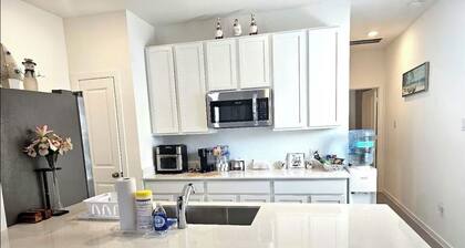 Peaceful 1-bedroom apartment with AC in charming Katy.