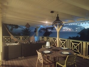 Outdoor dining - Villa, lodge 6-7 pers, exceptional view, comfort and nature from the center. (Le Diamant)
