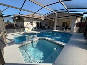 屋内プール、プール パラソル、サンラウンジャー