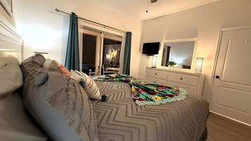 Premium bedding, individually decorated, individually furnished, desk