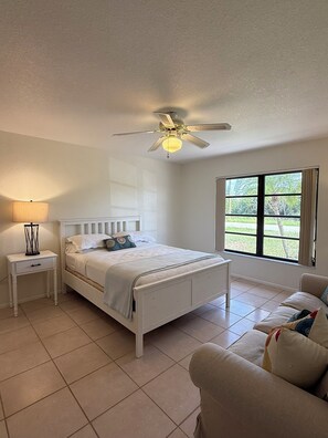 Fer et planche à repasser, Wi-Fi gratuit, draps fournis