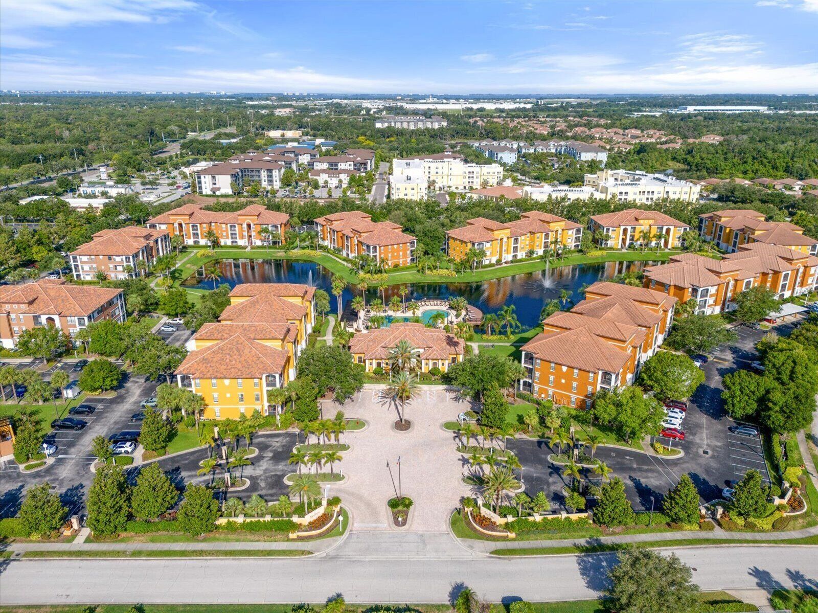 A residential area with apartment buildings, a central courtyard, and a lake.