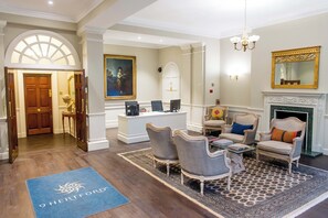 Lobby - 9 Hertford Street - Mayfair Club apartment with balcony (London)