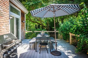 Outdoor dining - Serene East Hampton Escape (East Hampton)