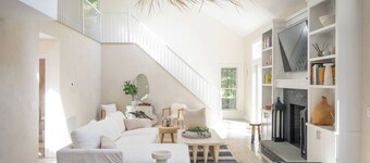 East Hampton Estate for 8, Sauna, Soaking Tub, Chef`s Kitchen, Outdoor Fireplace