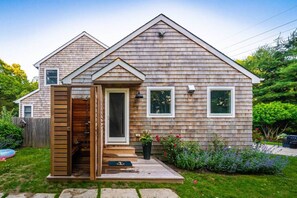 Exterior - Serene East Hampton Escape (East Hampton)