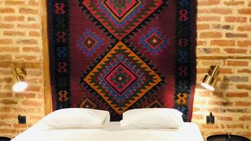 Iron/ironing board, free WiFi, bed sheets