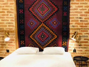 Iron/ironing board, free WiFi, bed sheets