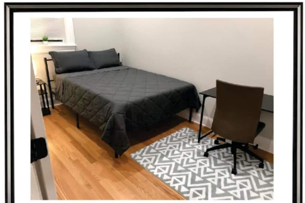 غرفة ثلاثية بتجهيزات أساسية | مكتب ومساحة عمل للكمبيوتر المحمول