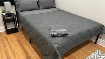 Escritorio y espacio para trabajar con laptop