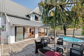 Terrace/patio - Spacious 7-bedroom villa in fabulous Pointe d'Esny (Pointe d'Esny)