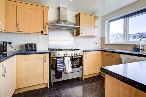 Mikroaaltouuni, uuni, liesi