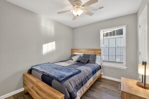 WiFi, bed sheets - Brookhollow Bicycle House (Bentonville)