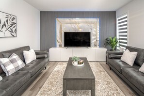 Smart TV - ✈️Near Airport | New Built | 6 Beds | Garage | AC (Calgary)