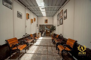 المنشأة من الداخل