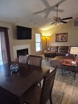 Smart TV, fireplace, books - The Launch Pad - Relaxing 4BR Retreat Near Beaches, Cruises & NASA (Titusville)