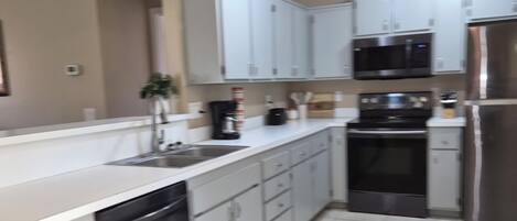 Micro-ondes, four, plaque de cuisson, lave-vaisselle