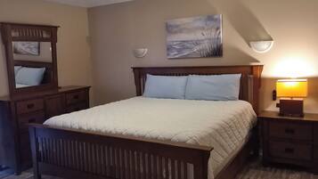 4 Schlafzimmer, Schreibtisch, Bügeleisen/Bügelbrett, Reisekinderbett