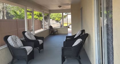 The Launch Pad - Relaxing 4BR Retreat Near Beaches, Cruises & NASA