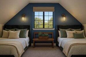 3 bedrooms, iron/ironing board, WiFi, bed sheets - Walk to the Lake! Tulloch Retreat: Games Fire Pit (Copperopolis)