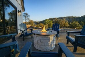 Terrace/patio - Walk to the Lake! Tulloch Retreat: Games Fire Pit (Copperopolis)